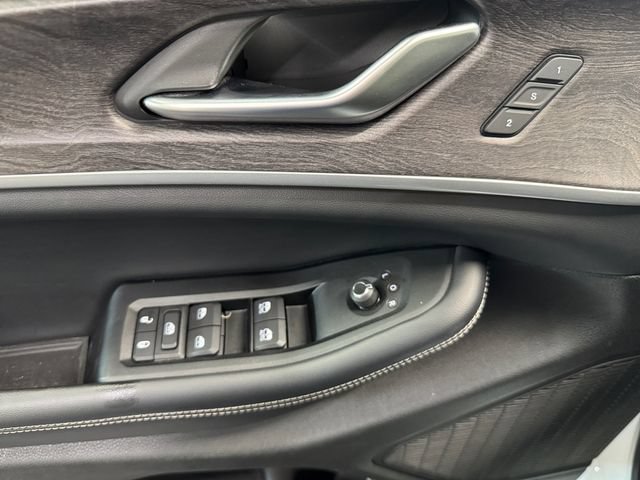 Used 2023 Jeep Grand Cherokee L Limited AWD/4WD image 25