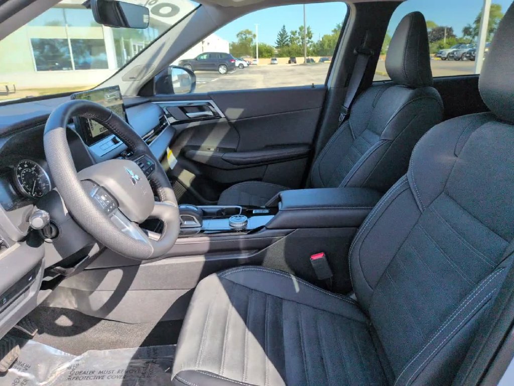 New 2026 Mitsubishi Outlander AWD image 19