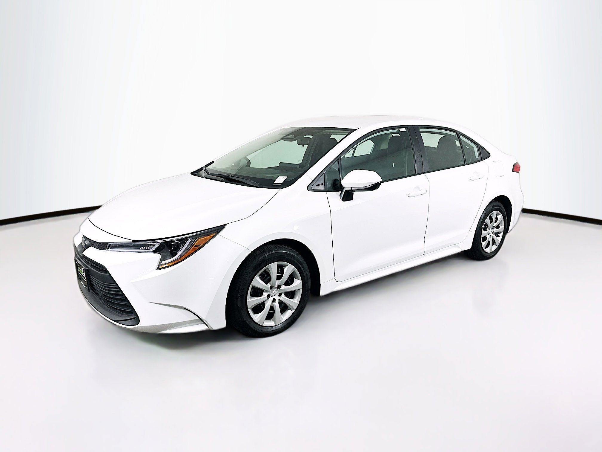 Used 2025 Toyota Corolla LE image 3
