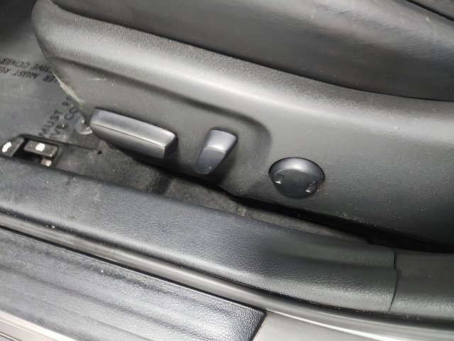 Used 2016 Toyota Camry XLE w/ Advanced Technology Package image 24