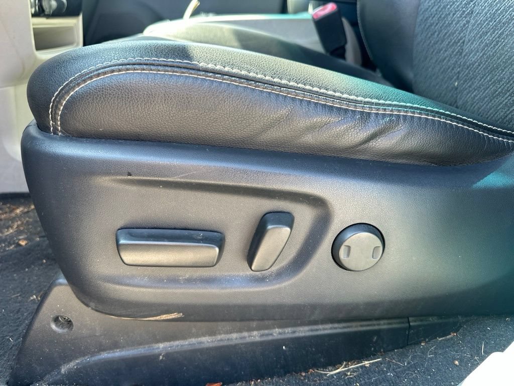 Used 2011 Toyota Sienna SE w/ Preferred Pkg FWD image 17