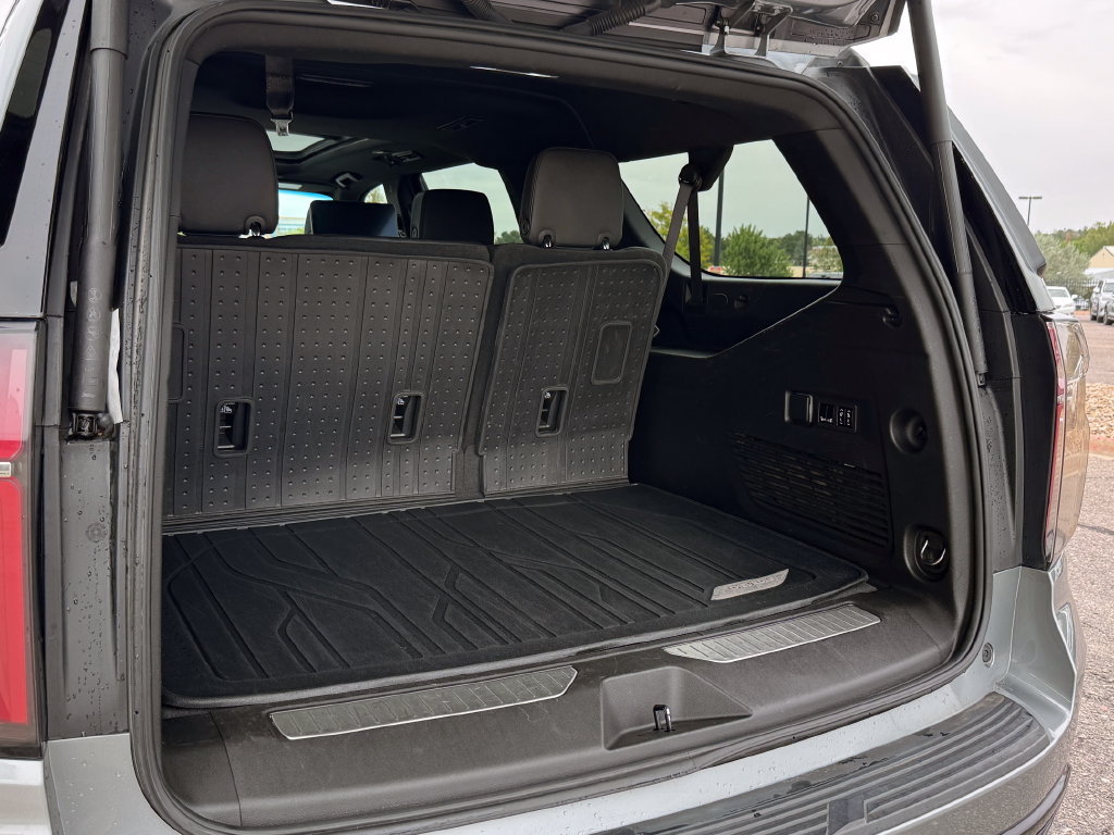 Used 2023 Chevrolet Suburban RST w/ Sport Performance Package AWD/4WD image 13