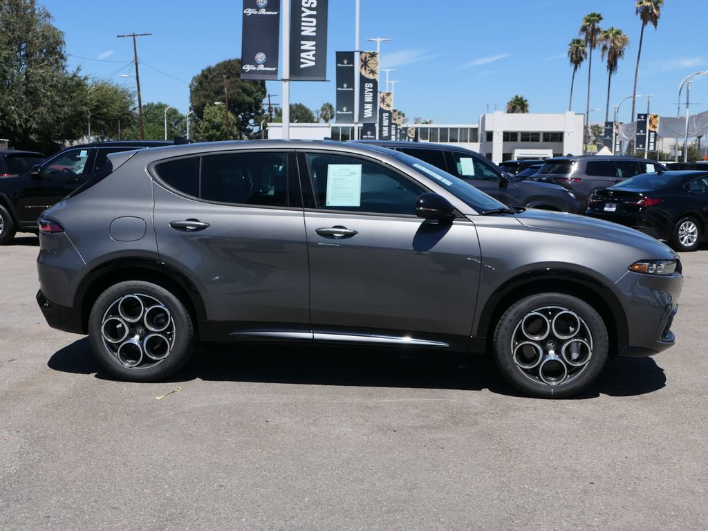 Used 2025 Alfa Romeo Tonale AWD/4WD image 2