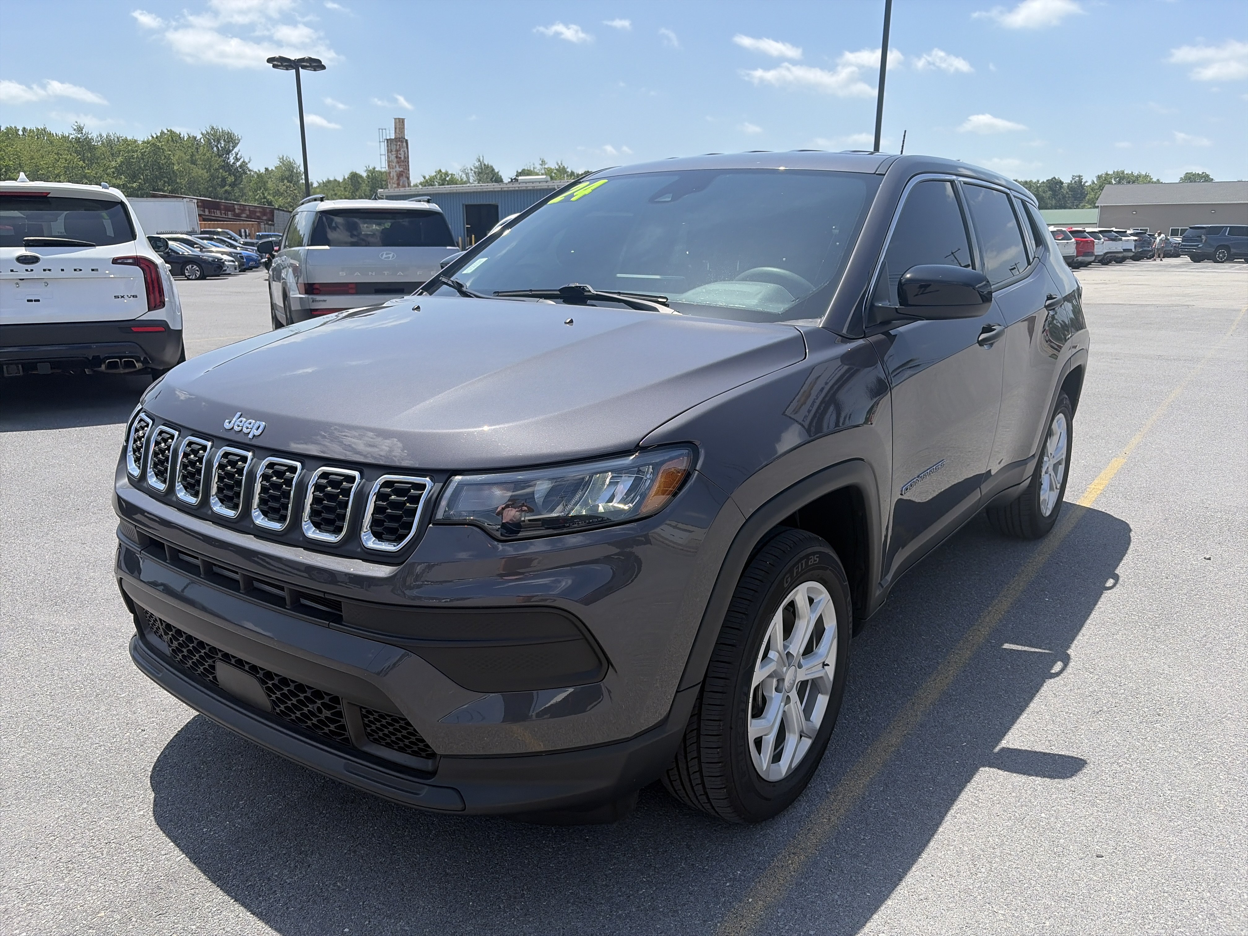 Used 2024 Jeep Compass Sport AWD/4WD image 2