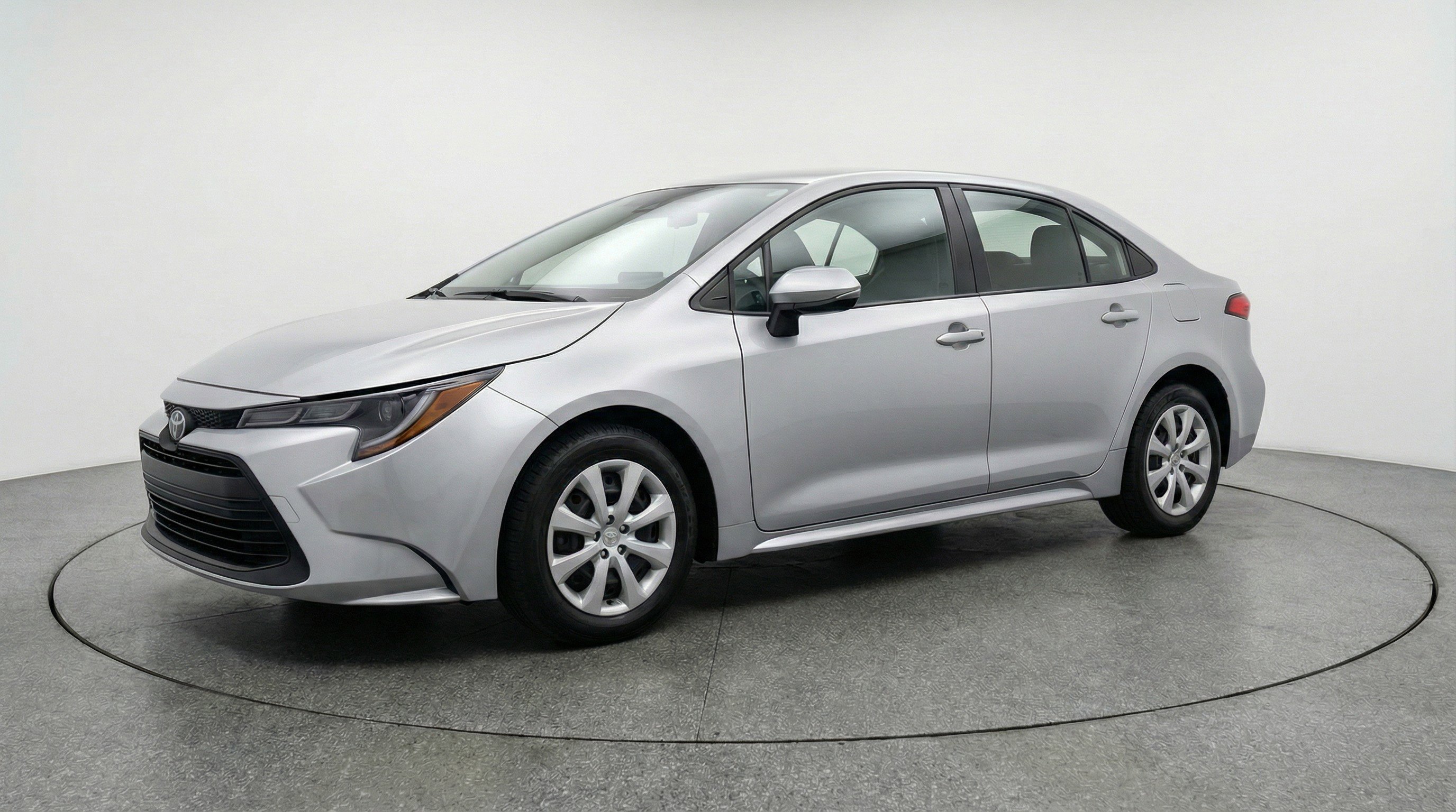 Used 2025 Toyota Corolla LE image 3