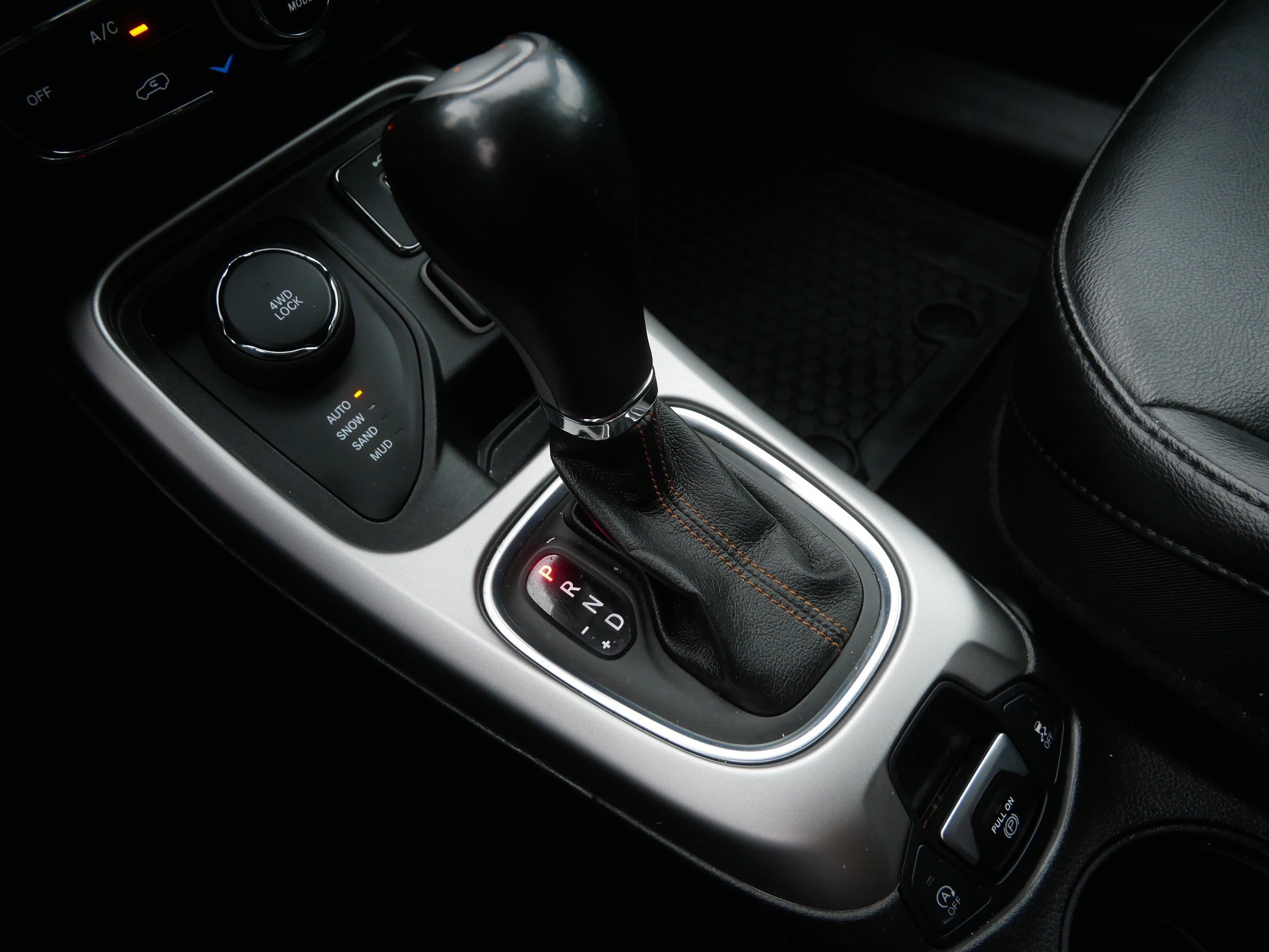 Used 2020 Jeep Compass Latitude w/ Cold Weather Group image 28