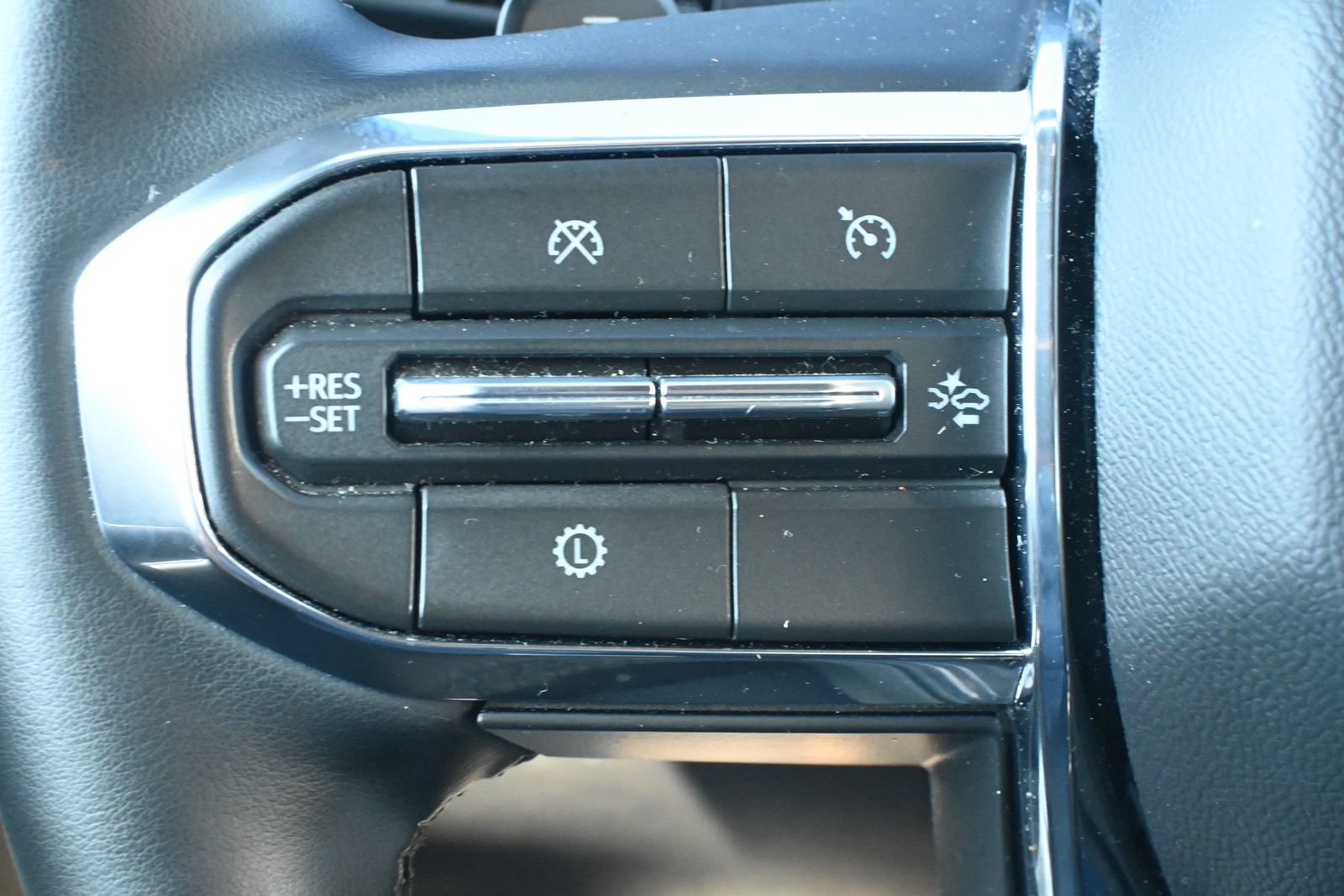 Used 2026 GMC Acadia Elevation w/ Elevation Premium Package FWD image 13
