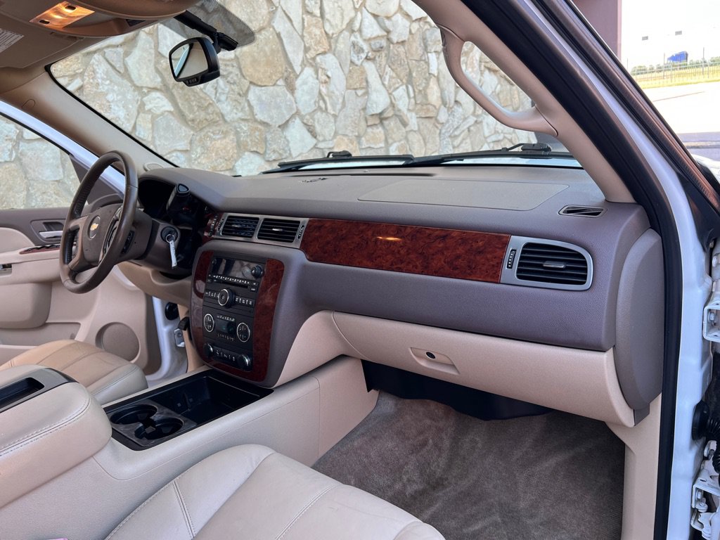 Used 2012 Chevrolet Suburban LT w/ Texas Edition RWD image 11