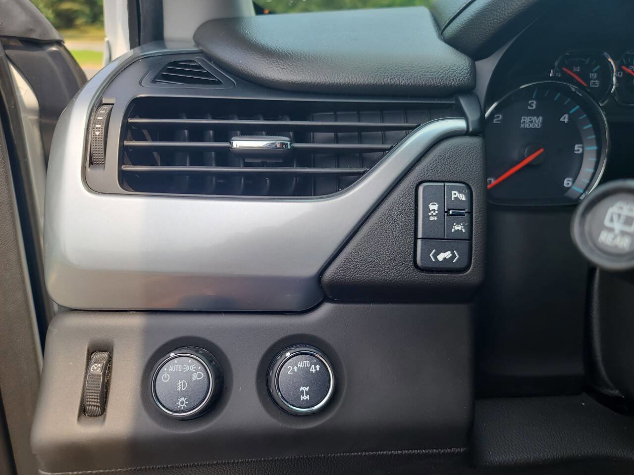 Used 2019 Chevrolet Suburban LT AWD/4WD image 19