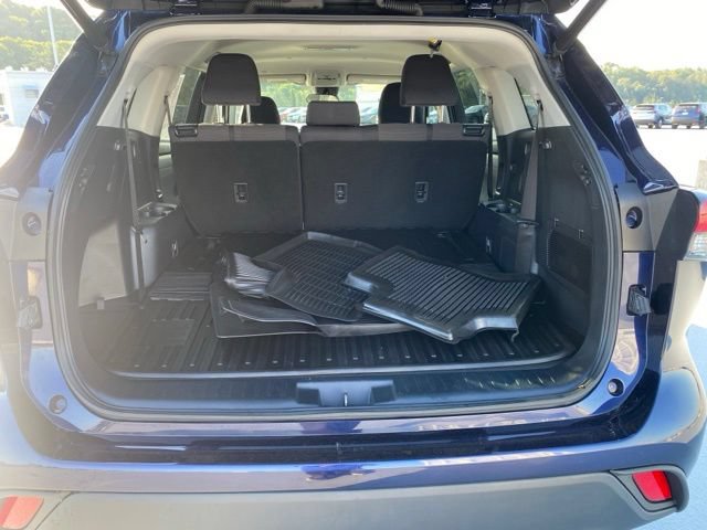 Used 2022 Toyota Highlander LE AWD/4WD image 8