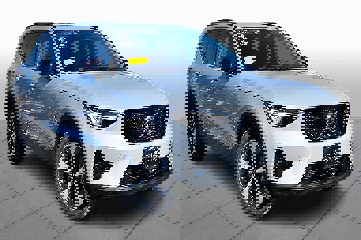 Used 2024 Volvo XC40 B5 Plus w/ Protection Package Premier image 3