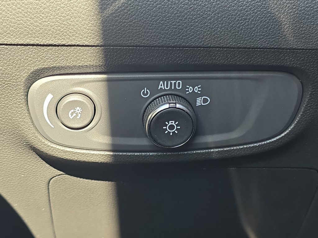 Used 2024 Buick Encore GX Avenir w/ Avenir Convenience Package FWD image 28