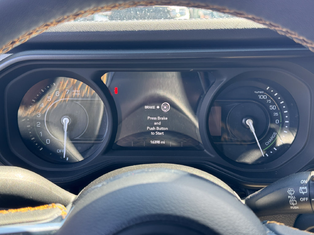 Used 2024 Jeep Wrangler Unlimited Sahara w/ Technology Group AWD/4WD image 25