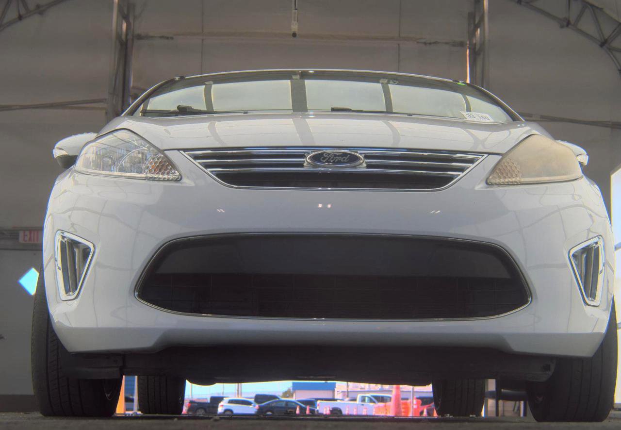 Used 2011 Ford Fiesta SEL image 3