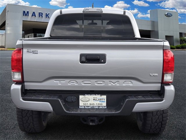 Used 2017 Toyota Tacoma TRD Sport image 4