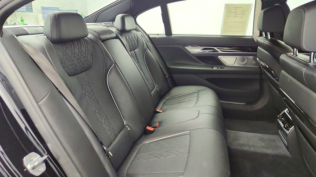 Used 2019 BMW 750i xDrive image 21