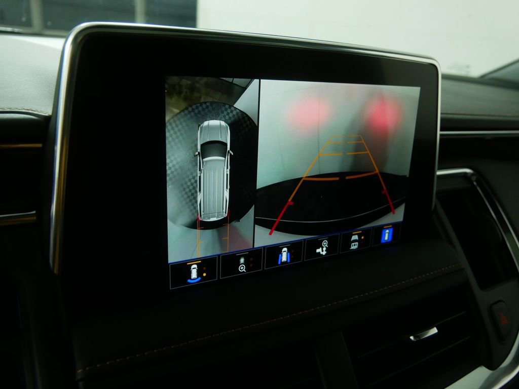 Used 2024 GMC Yukon AT4 w/ Technology Package image 30