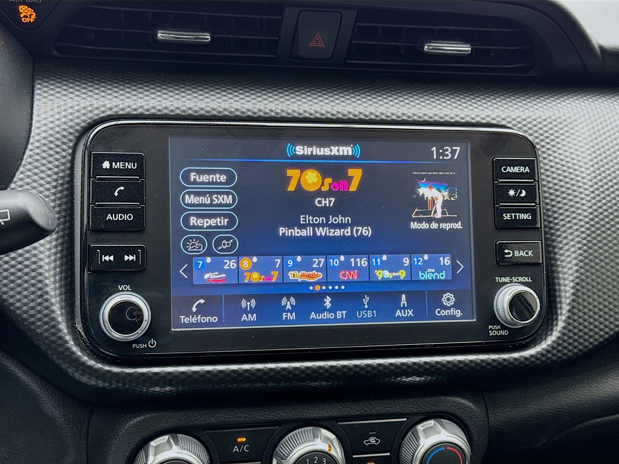 Used 2023 Nissan Kicks SV image 11