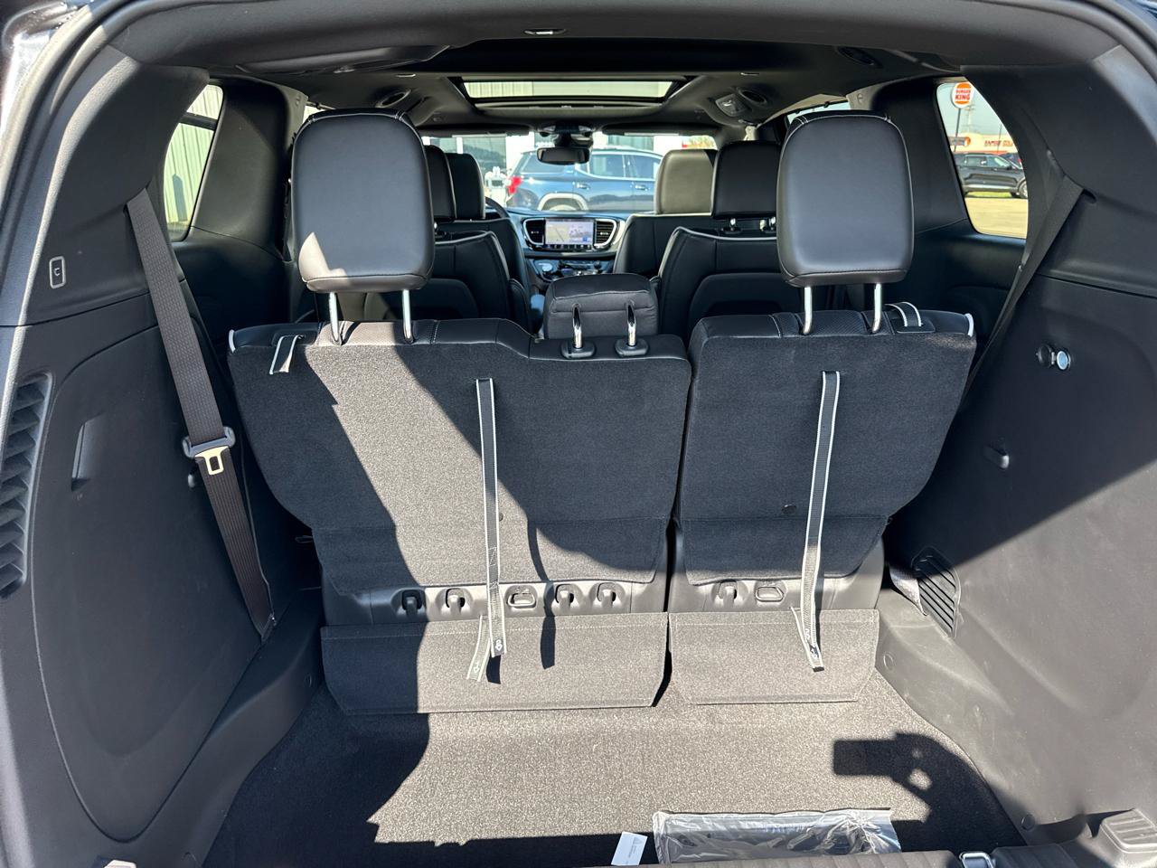 New 2026 Chrysler Pacifica Limited w/ S Appearance Package FWD image 15