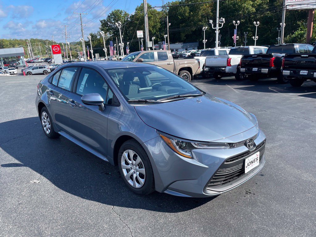 New 2027 Toyota Corolla LE FWD image 2
