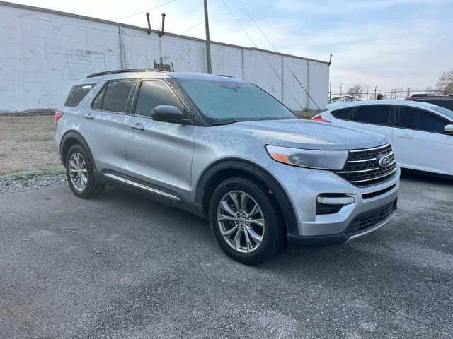 Used 2020 Ford Explorer XLT w/ Equipment Group 202A image 2