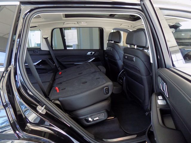 Used 2024 BMW X7 xDrive40i image 37
