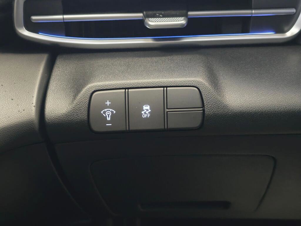 New 2026 Hyundai Elantra Limited image 25