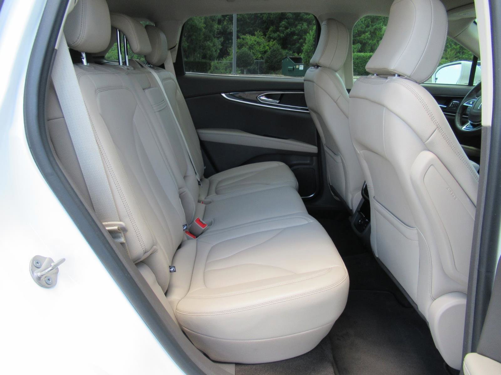 Used 2022 Lincoln Nautilus FWD w/ Premium Package image 30