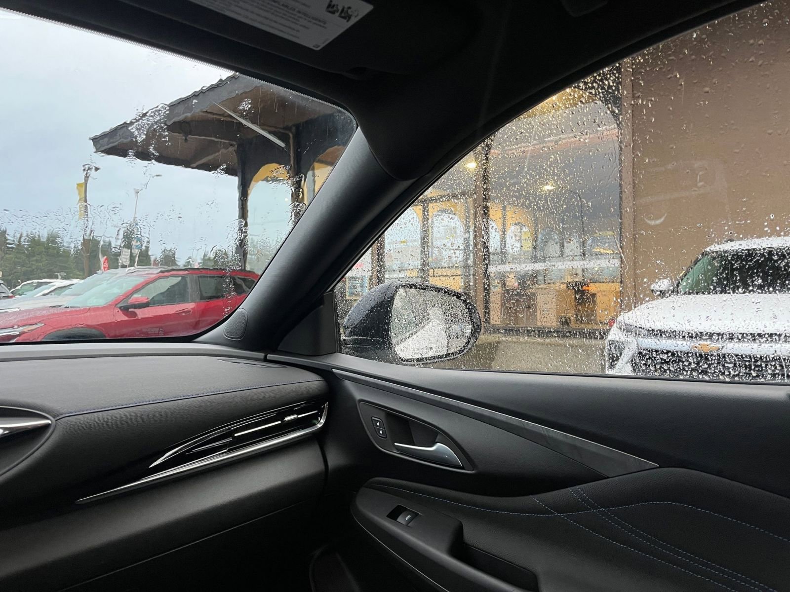 Used 2025 Buick Envista Sport Touring image 36