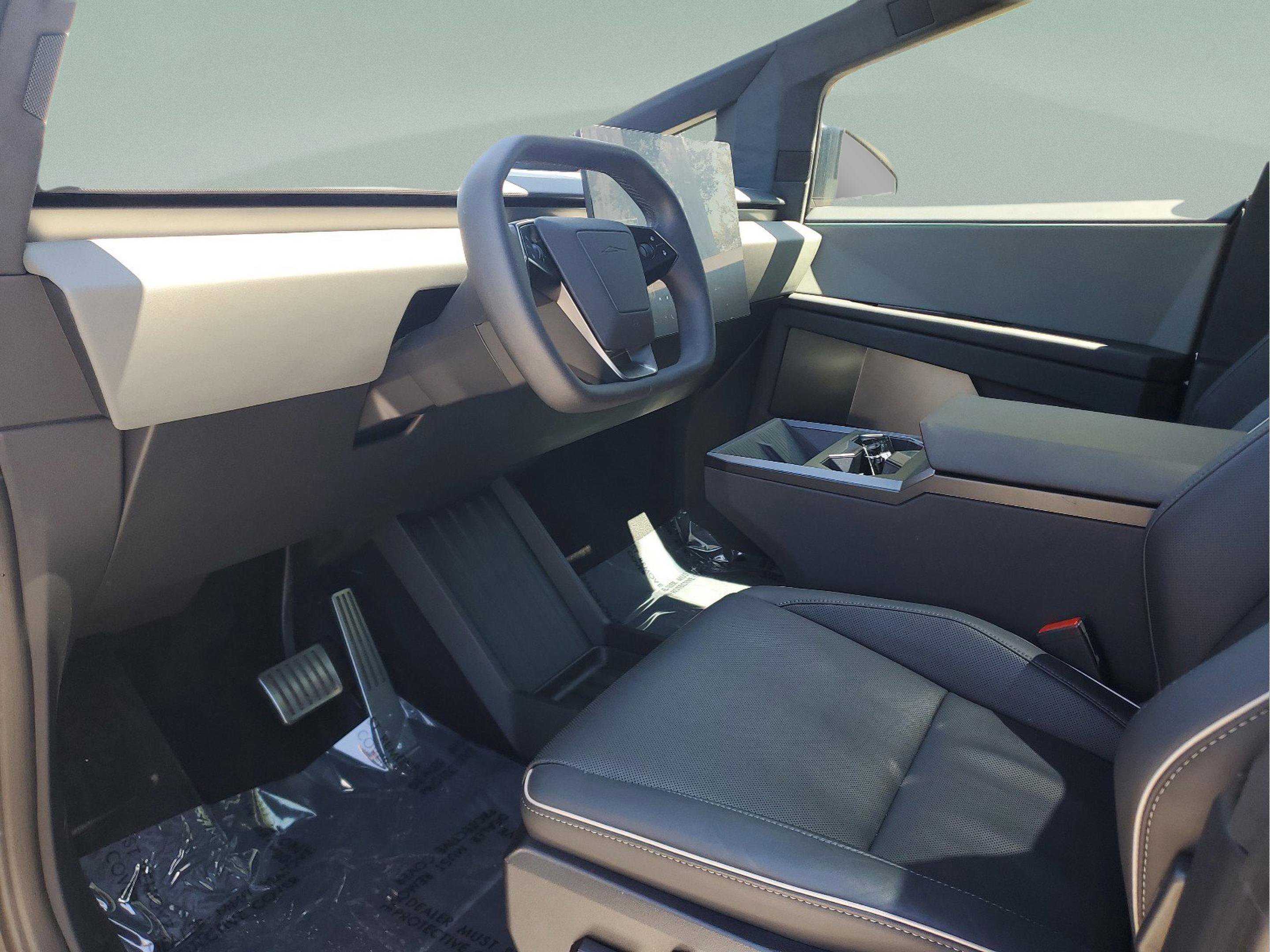 Used 2024 Tesla Cybertruck AWD Crew Cab image 16