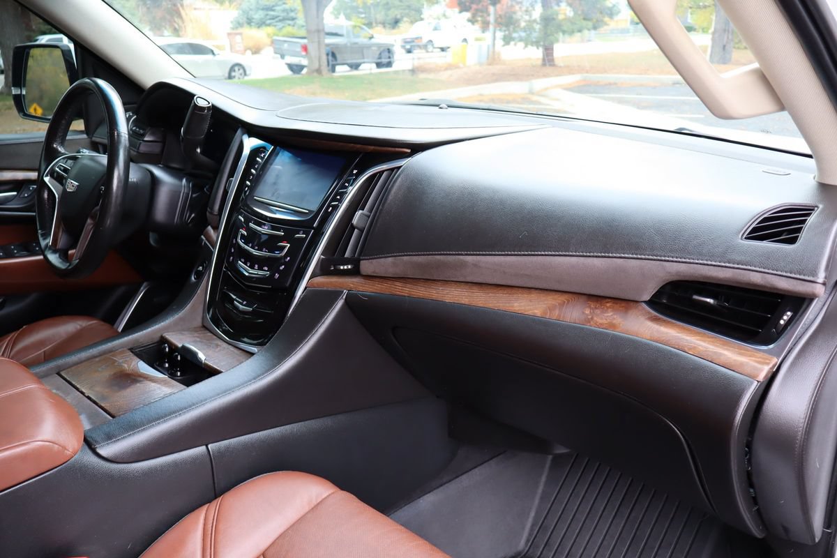 Used 2016 Cadillac Escalade Premium AWD/4WD image 17