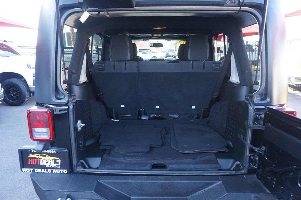 Used 2018 Jeep Wrangler Unlimited Sahara AWD/4WD image 8