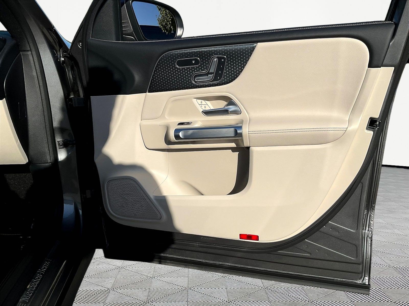 Certified 2026 Mercedes-Benz GLB 250 4MATIC image 28
