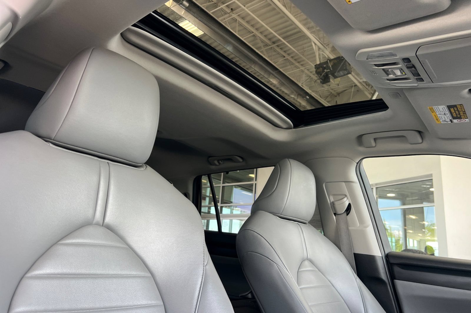 Used 2022 Toyota Highlander XLE AWD/4WD image 15