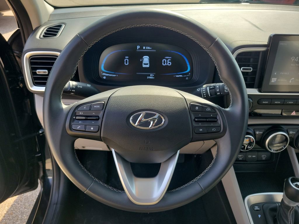 Used 2025 Hyundai Venue SEL image 21
