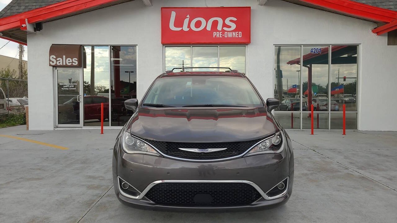 Used 2020 Chrysler Pacifica Touring-L w/ Advanced Safetytec Group FWD image 1