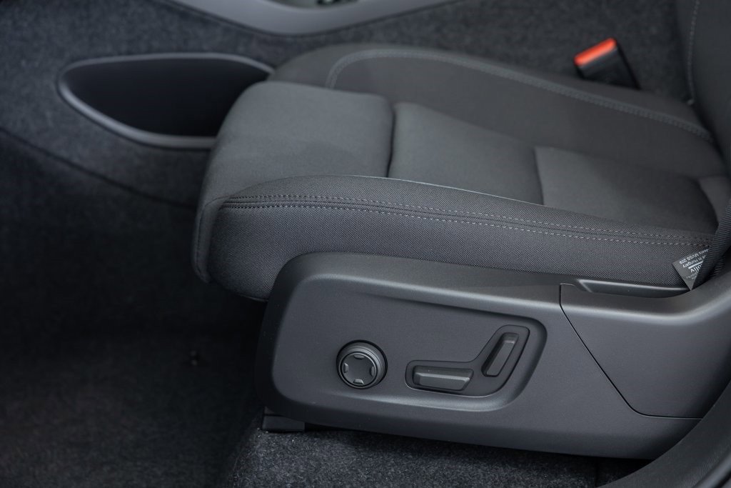 New 2025 Volvo EX40 Core w/ Climate Package image 12