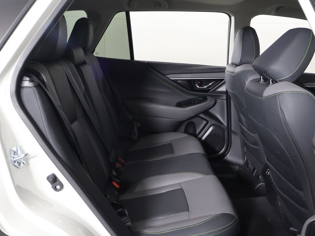 Used 2025 Subaru Outback Onyx Edition AWD/4WD image 32