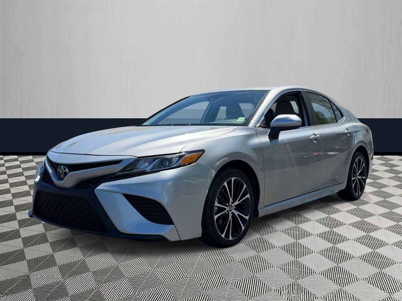 Used 2019 Toyota Camry SE w/ Protection Package (Q2) FWD image 2
