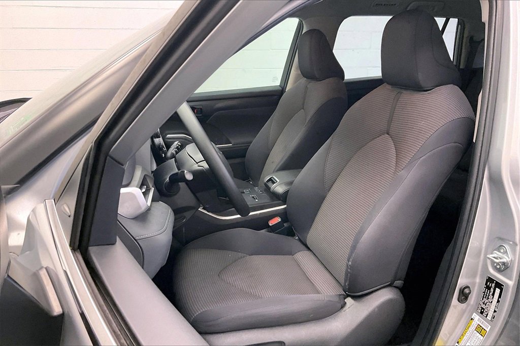 Used 2022 Toyota Highlander L image 14
