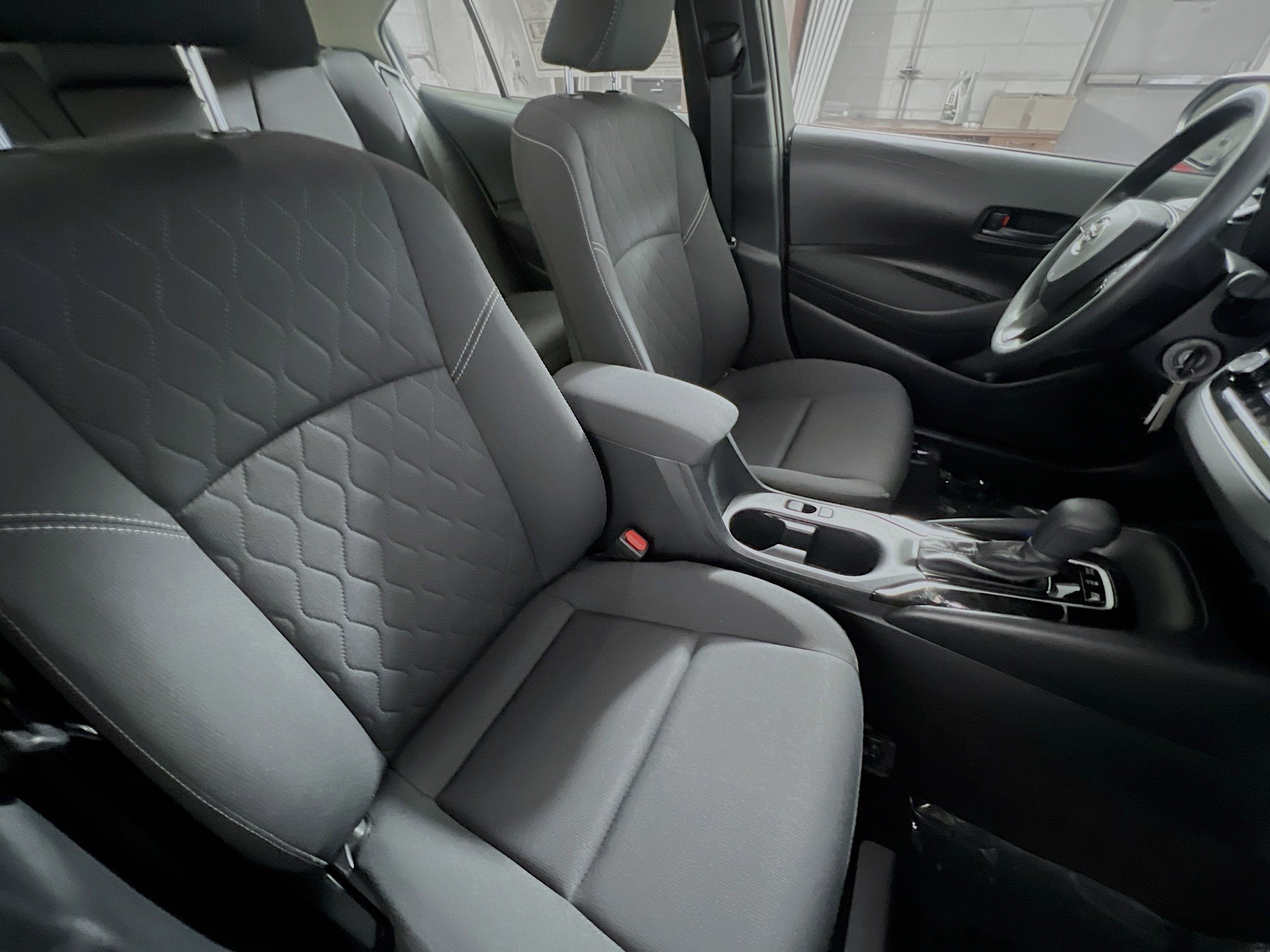 Used 2025 Toyota Corolla LE image 30