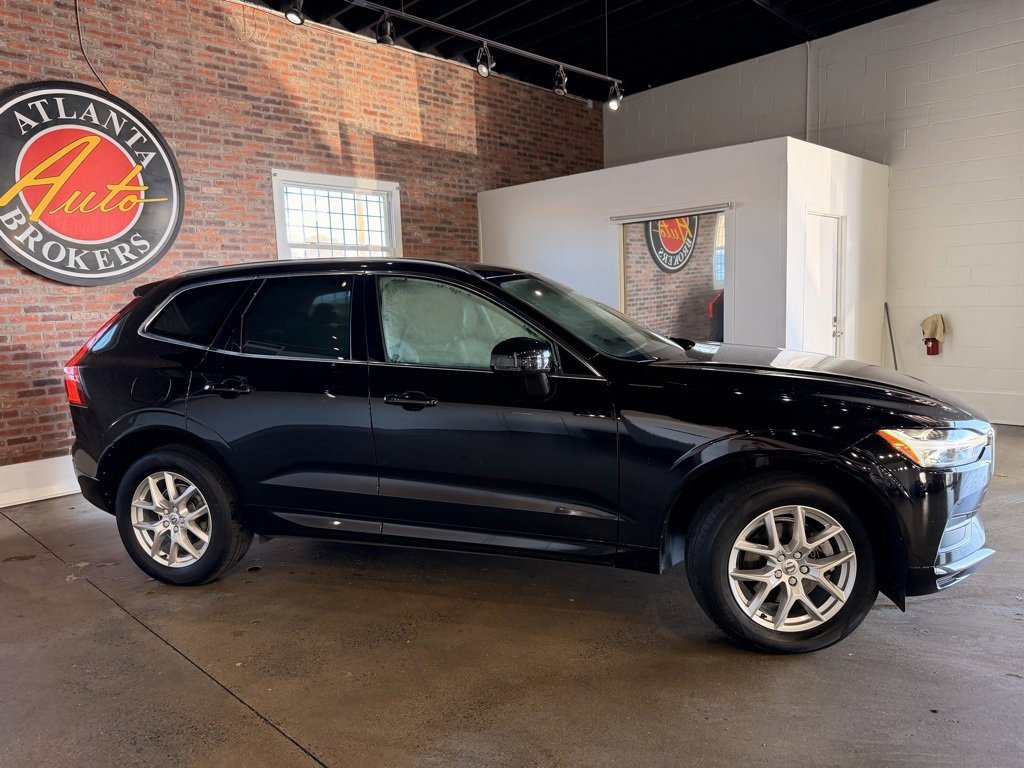 Used 2018 Volvo XC60 T5 Momentum image 3