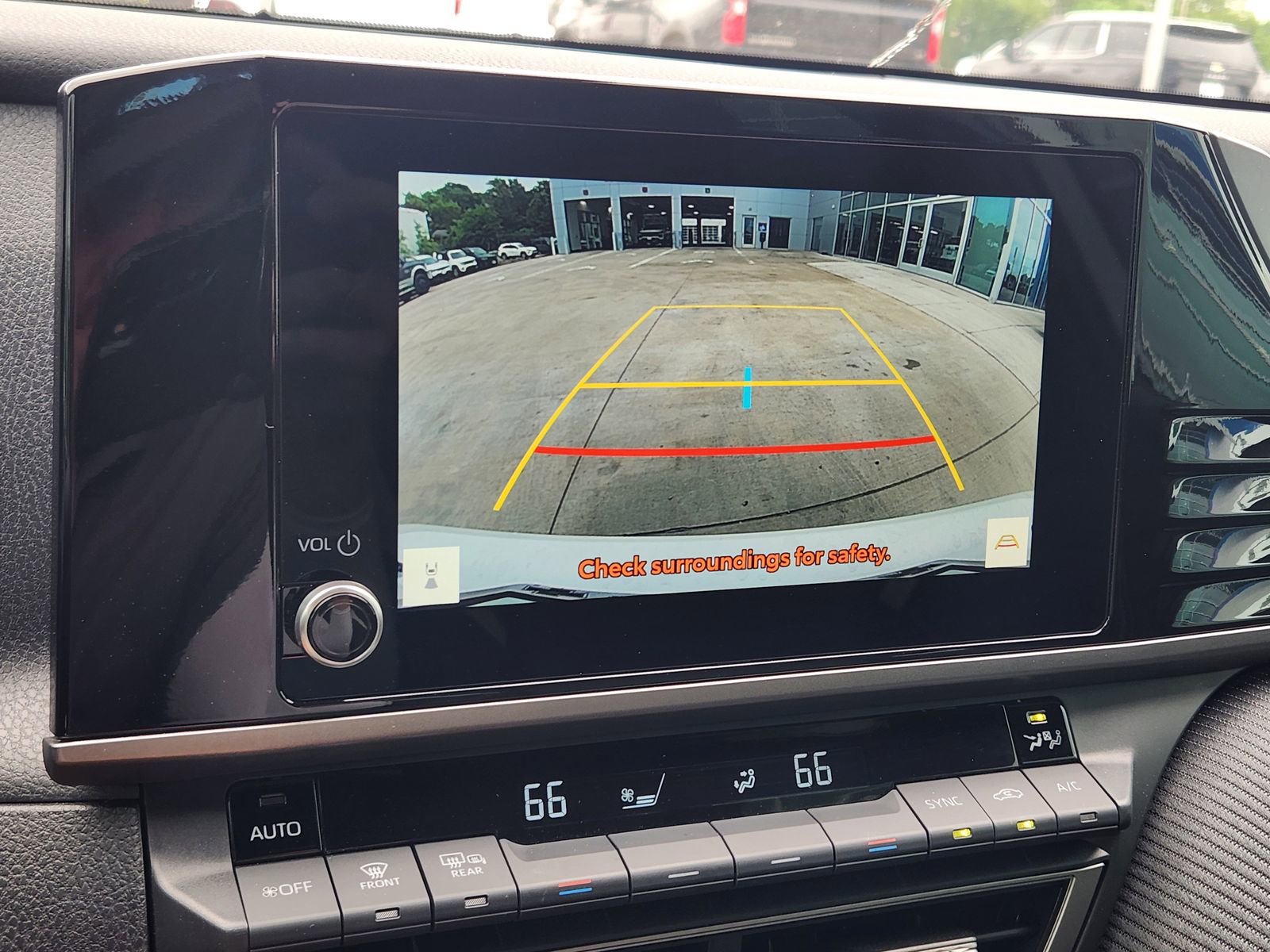 Used 2025 Toyota Camry SE w/ Convenience Package image 19