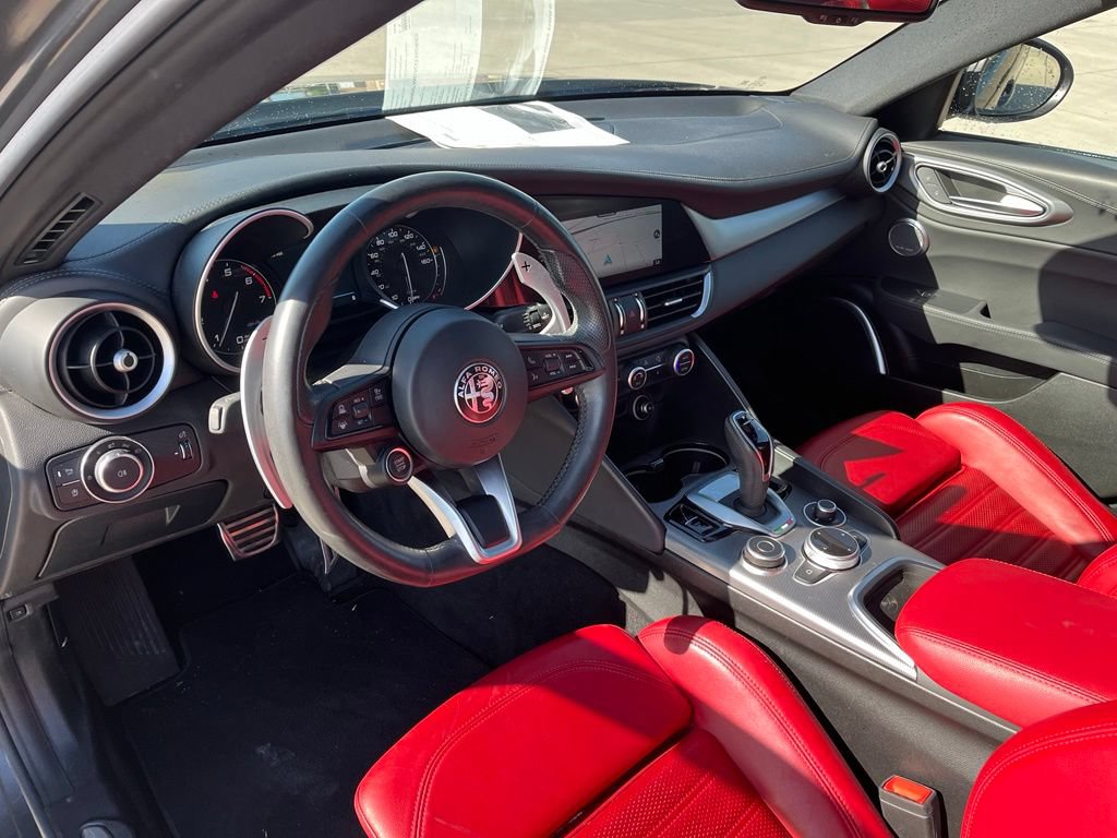 Used 2023 Alfa Romeo Giulia Veloce RWD image 13
