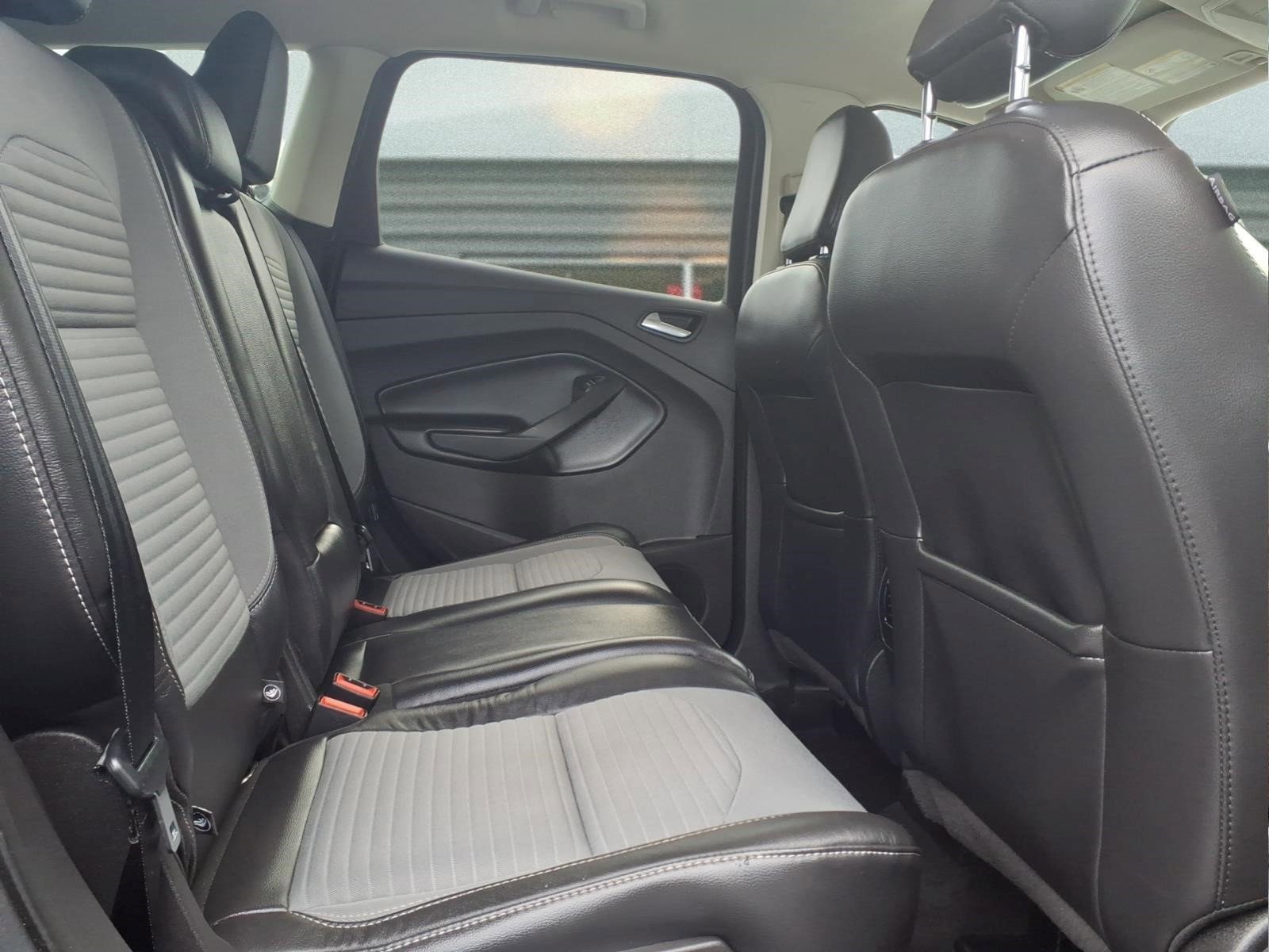 Used 2019 Ford Escape SE image 12