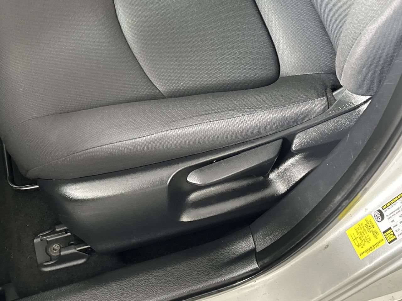 Used 2021 Toyota Corolla LE FWD image 19