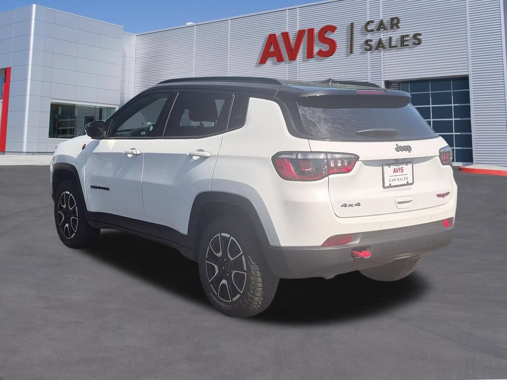 Used 2025 Jeep Compass Trailhawk AWD/4WD image 9