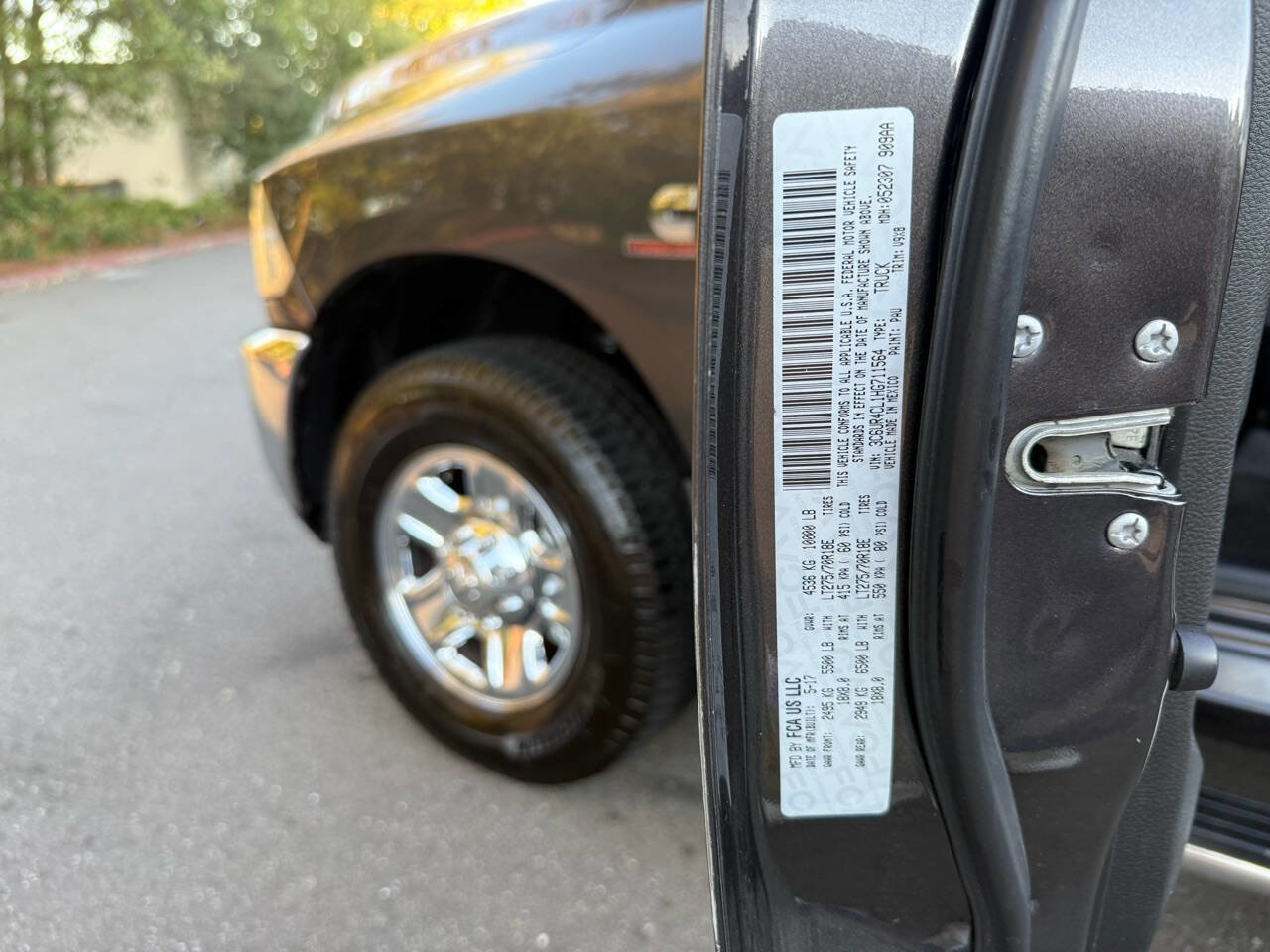 Used 2017 RAM 2500 Tradesman w/ Chrome Appearance Group image 16