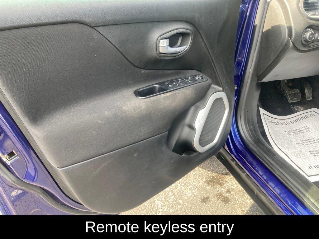 Used 2018 Jeep Renegade Latitude w/ Cold Weather Group image 13