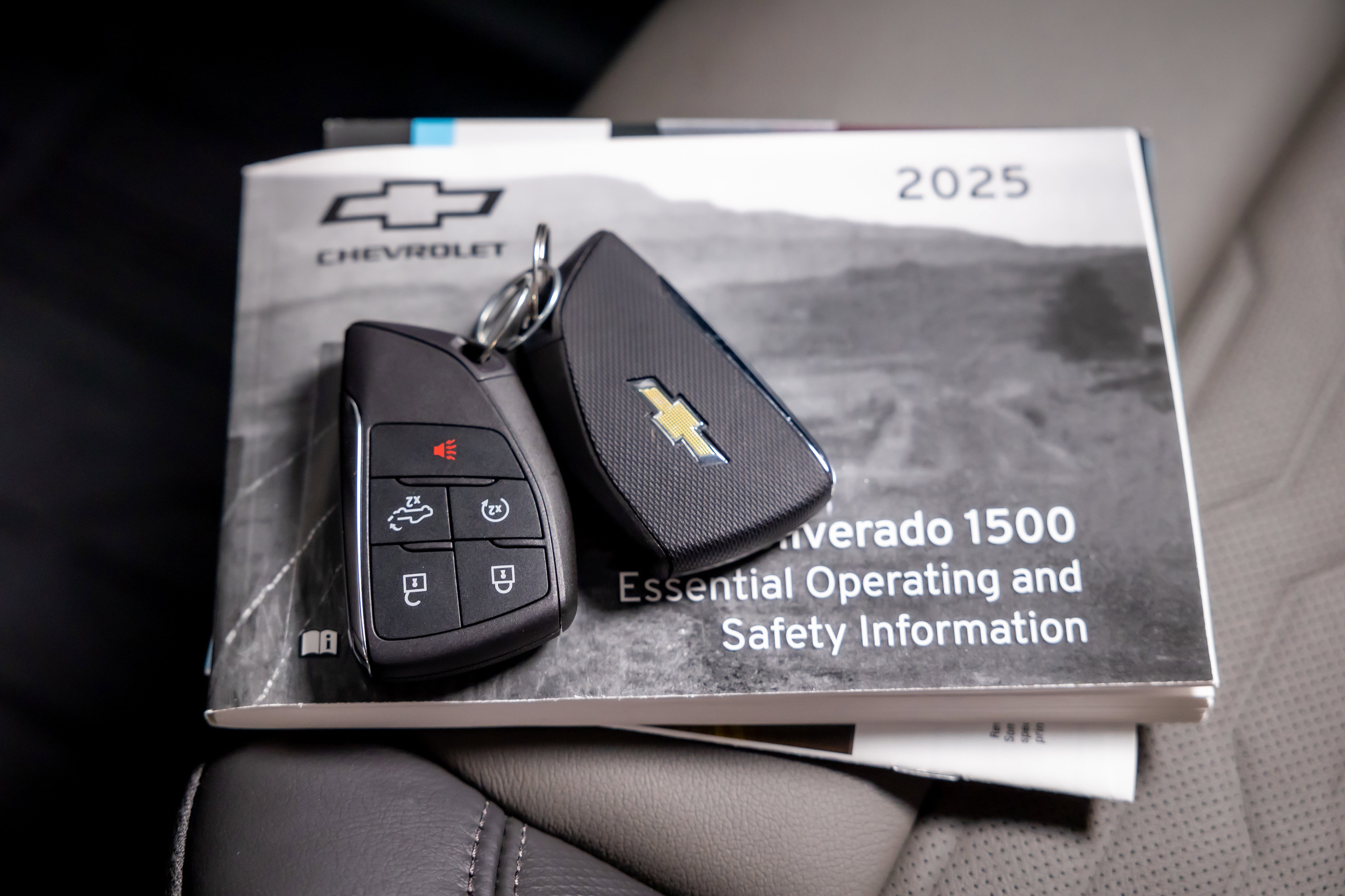 Used 2025 Chevrolet Silverado 1500 ZR2 w/ Technology Package image 37